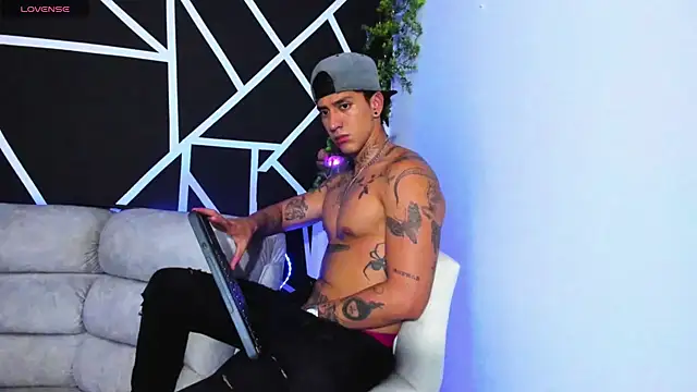 JUSTIN FULLER1 online show from February 6, 2025, 3:37 am