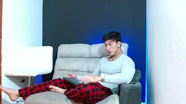 JUSTIN FULLER1 online show from April 9, 2026, 6:14 pm