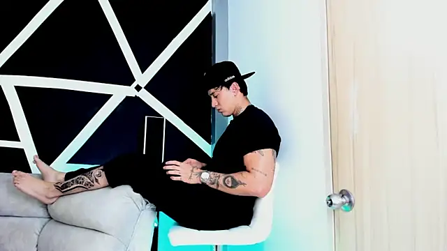 JUSTIN FULLER1 online show from October 18, 2025, 7:16 pm