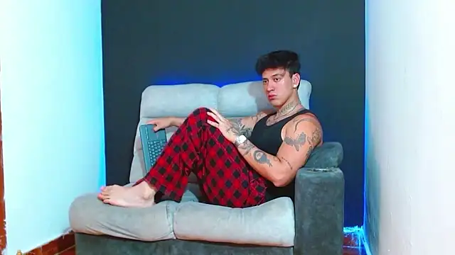 JUSTIN FULLER1 online show from January 12, 2026, 5:42 pm