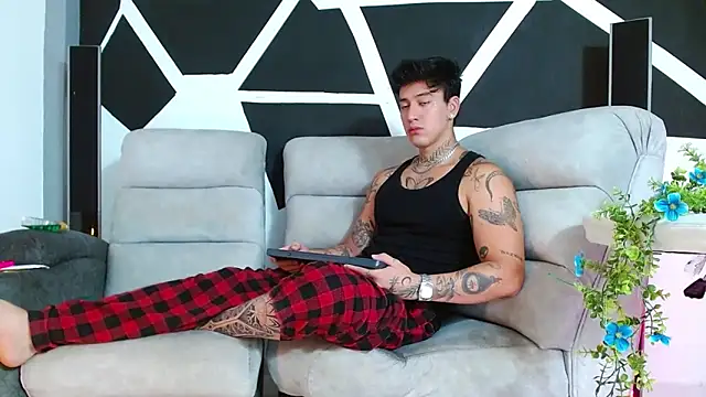 JUSTIN FULLER1 online show from November 30, 2025, 2:18 pm