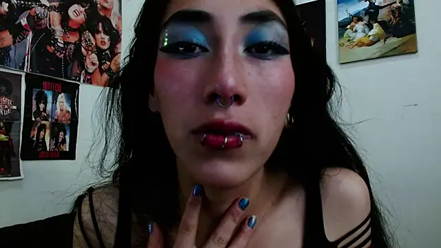 Snapshot of Asterothxznikki chatting on December 18, 2024, 12:07 pm Asterothxznikki online show from December 18, 2024, 12:07 pm