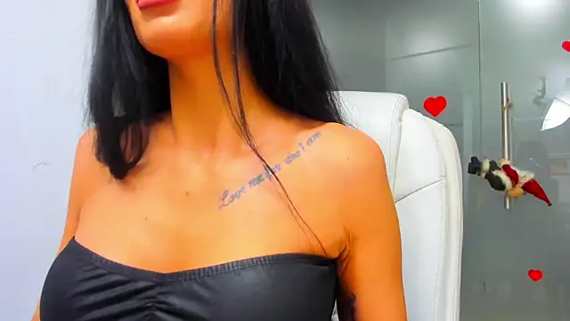 Queenrafaella online show from December 15, 2025, 3:45 am