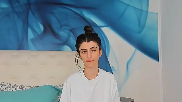 Snapshot of SkinnyDolly chatting on April 6, 2026, 2:29 am SkinnyDolly online show from April 6, 2026, 2:29 am