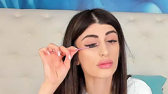 Snapshot of SkinnyDolly chatting on February 18, 2026, 11:01 pm SkinnyDolly online show from February 18, 2026, 11:01 pm