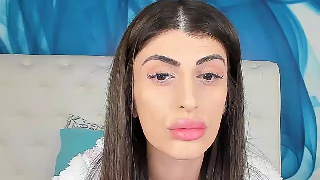 Snapshot of SkinnyDolly chatting on March 4, 2026, 8:16 pm SkinnyDolly online show from March 4, 2026, 8:16 pm