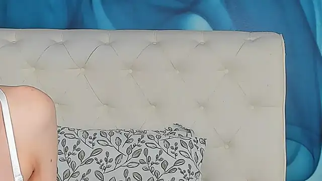 Snapshot of SkinnyDolly chatting on May 16, 2026, 2:32 am SkinnyDolly online show from May 16, 2026, 2:32 am