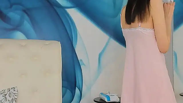 Snapshot of SkinnyDolly chatting on March 9, 2026, 9:51 pm SkinnyDolly online show from March 9, 2026, 9:51 pm