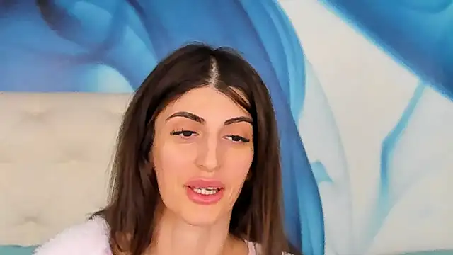 Snapshot of SkinnyDolly chatting on February 4, 2026, 10:27 pm SkinnyDolly online show from February 4, 2026, 10:27 pm