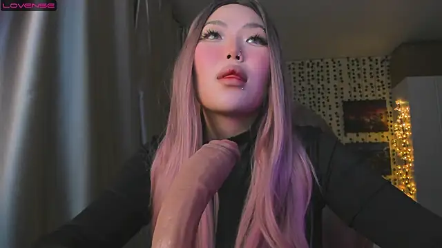 Snapshot of uko_sa chatting on December 14, 2025, 4:34 pm uko sa online show from December 14, 2025, 4:34 pm