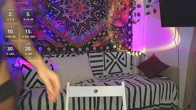 KellyFouler online show from October 12, 2025, 3:24 pm