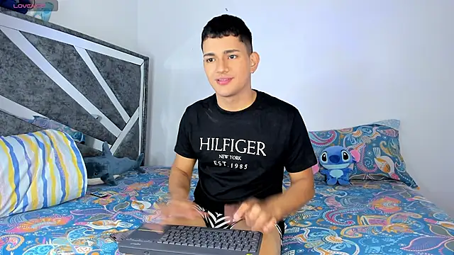 Snapshot of ander_deimond_ chatting on February 14, 2025, 5:36 pm ander deimond online show from February 14, 2025, 5:36 pm