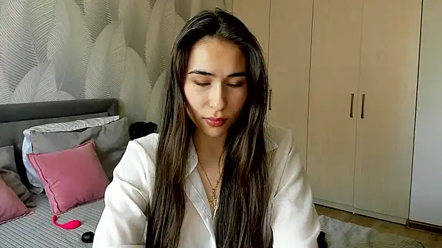 Snapshot of Bambiii_bby chatting on June 1, 2026, 6:46 am Bambiii bby online show from June 1, 2026, 6:46 am