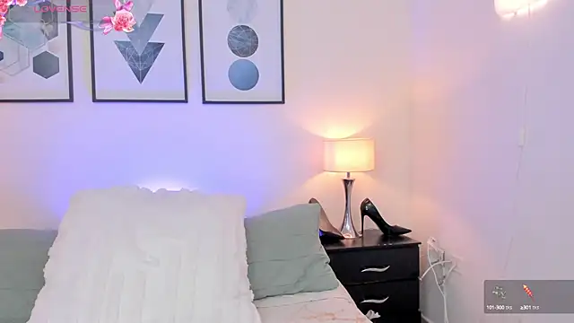 JulianaWaldo online show from October 5, 2025, 3:36 pm