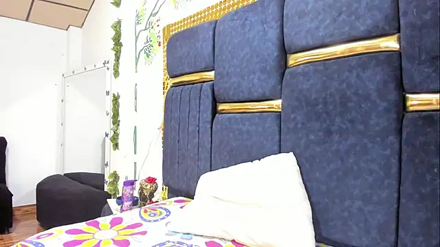 skaysanchez1 online show from September 23, 2025, 7:43 pm