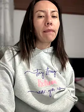 im lorein online show from November 15, 2025, 1:42 am