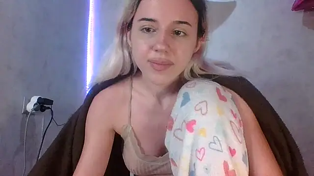 Snapshot of Puregirlaa chatting on October 7, 2025, 8:10 pm Puregirlaa online show from October 7, 2025, 8:10 pm