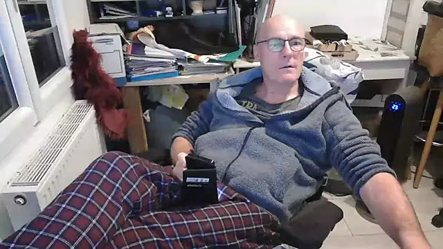 Snapshot of bogland33 chatting on March 15, 2025, 7:27 pm bogland33 online show from March 15, 2025, 7:27 pm