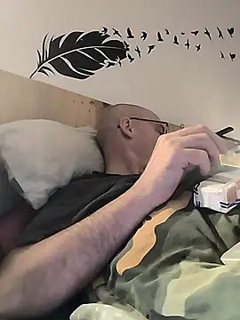 bogland33 online show from November 5, 2025, 8:45 pm