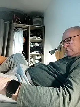 bogland33 online show from April 5, 2026, 6:58 pm