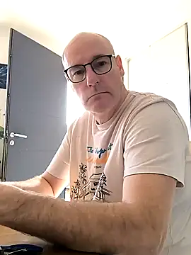 Snapshot of bogland33 chatting on March 5, 2025, 2:45 pm bogland33 online show from March 5, 2025, 2:45 pm