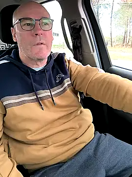 Snapshot of bogland33 chatting on March 7, 2025, 10:24 am bogland33 online show from March 7, 2025, 10:24 am
