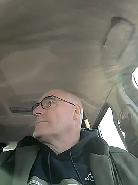 Snapshot of bogland33 chatting on March 17, 2025, 9:44 am bogland33 online show from March 17, 2025, 9:44 am