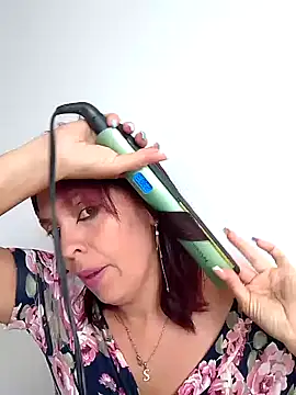 sthefania1710 online show from March 18, 2025, 1:01 pm