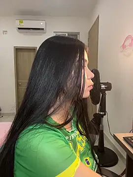 Snapshot of AuroraFiore chatting on April 27, 2026, 5:16 am AuroraFiore online show from April 27, 2026, 5:16 am