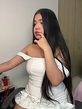Snapshot of AuroraFiore chatting on May 1, 2026, 1:43 am AuroraFiore online show from May 1, 2026, 1:43 am