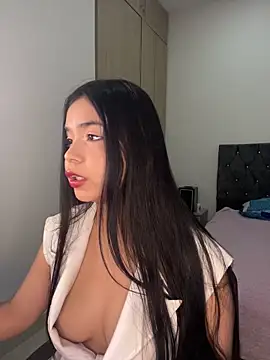 Snapshot of AuroraFiore chatting on May 19, 2026, 3:02 am AuroraFiore online show from May 19, 2026, 3:02 am