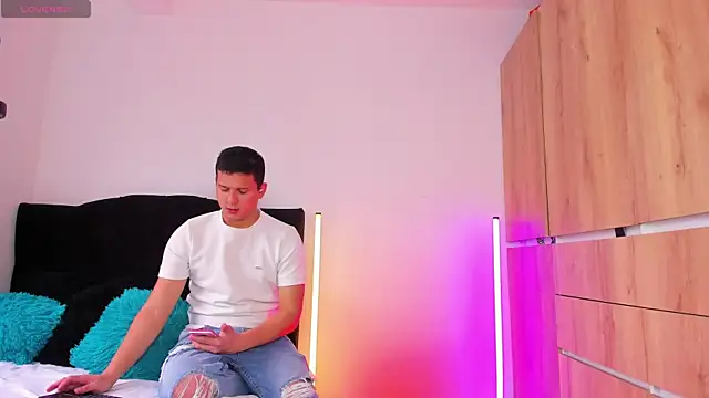 Snapshot of ANDREZALVAREZ chatting on November 6, 2025, 8:57 pm ANDREZALVAREZ online show from November 6, 2025, 8:57 pm