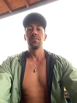 Snapshot of dantedesirexx chatting on February 28, 2025, 8:39 pm dantedesirexx online show from February 28, 2025, 8:39 pm