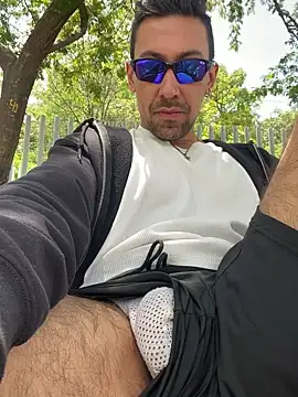 Snapshot of dantedesirexx chatting on October 2, 2025, 4:32 pm dantedesirexx online show from October 2, 2025, 4:32 pm