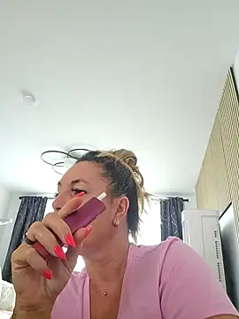Snapshot of Bitch_MILF6 chatting on September 14, 2025, 7:31 am Bitch MILF6 online show from September 14, 2025, 7:31 am