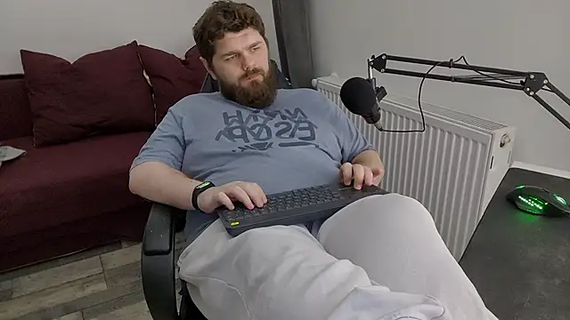 Snapshot of KingMarti chatting on February 7, 2025, 3:52 pm KingMarti online show from February 7, 2025, 3:52 pm