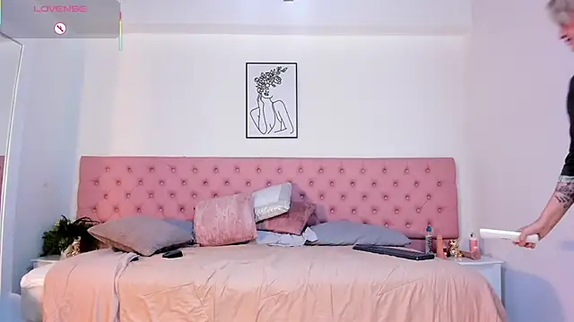 Snapshot of CarolinaGlamour chatting on November 18, 2025, 7:50 pm CarolinaGlamour online show from November 18, 2025, 7:50 pm