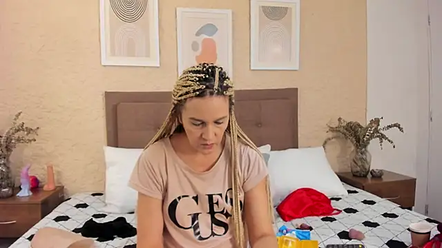 Snapshot of CarolinaGlamour chatting on October 11, 2025, 2:56 am CarolinaGlamour online show from October 11, 2025, 2:56 am