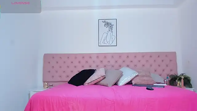 Snapshot of CarolinaGlamour chatting on November 19, 2025, 7:58 pm CarolinaGlamour online show from November 19, 2025, 7:58 pm