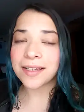 Elvishcassie  online show from May 8, 2026, 6:45 pm