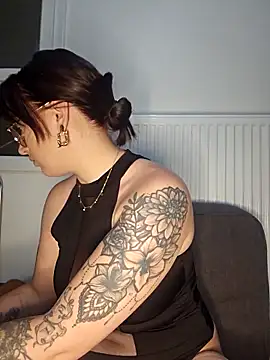 lindsay 33off online show from March 3, 2026, 7:21 pm