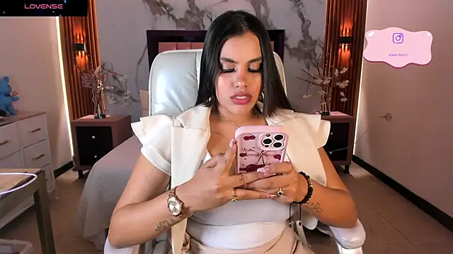 Snapshot of Jeen_Taylor chatting on April 25, 2026, 8:17 pm Jeen Taylor online show from April 25, 2026, 8:17 pm