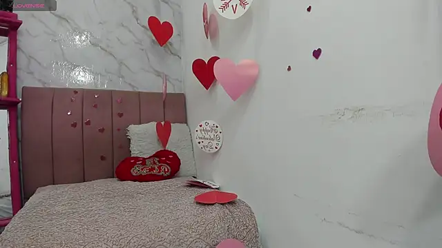 eva hot 00 online show from February 15, 2025, 9:06 pm