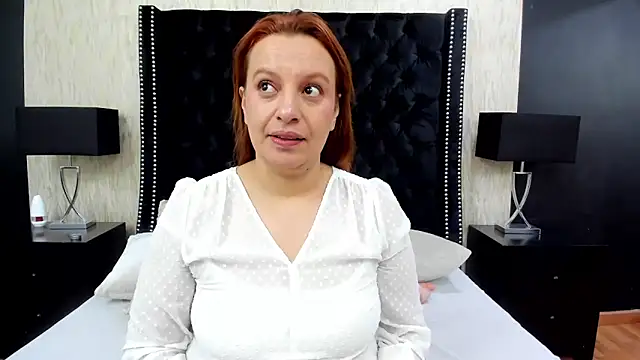 Snapshot of RoxieJackson chatting on February 1, 2025, 12:04 pm RoxieJackson online show from February 1, 2025, 12:04 pm
