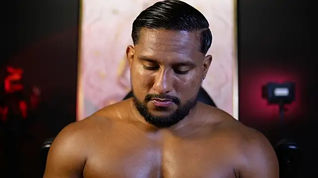 Snapshot of CallumMuscle chatting on October 18, 2025, 11:18 pm CallumMuscle online show from October 18, 2025, 11:18 pm