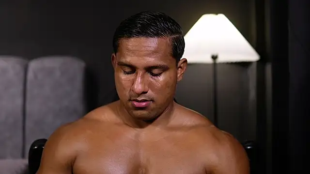 Snapshot of CallumMuscle chatting on December 2, 2025, 2:01 am CallumMuscle online show from December 2, 2025, 2:01 am