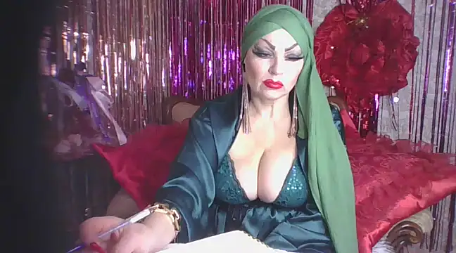 Snapshot of Izabella_gold chatting on March 18, 2025, 1:13 am Izabella gold online show from March 18, 2025, 1:13 am