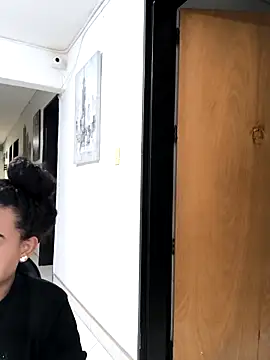 evafoxs online show from November 5, 2025, 3:53 am