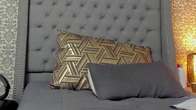 evafoxs online show from March 13, 2025, 7:28 pm