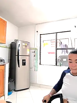 evafoxs online show from October 27, 2025, 4:30 pm